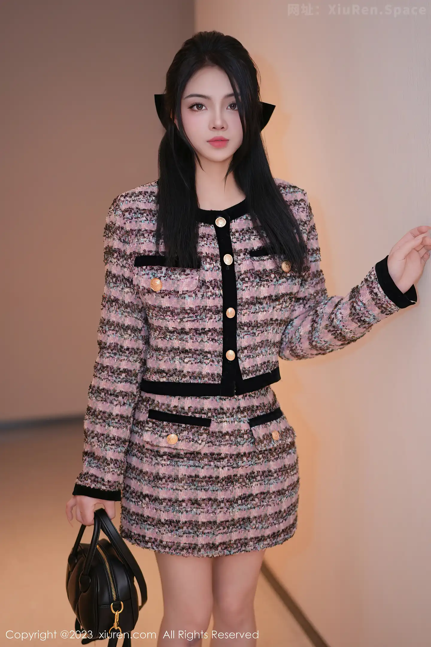 图片[2]-[XiuRen秀人网]VOL.7877 模特媛宝儿boa性感暗粉短裙套装露黑色内衣秀曼妙身姿诱惑写真51P-秀人网官方网站